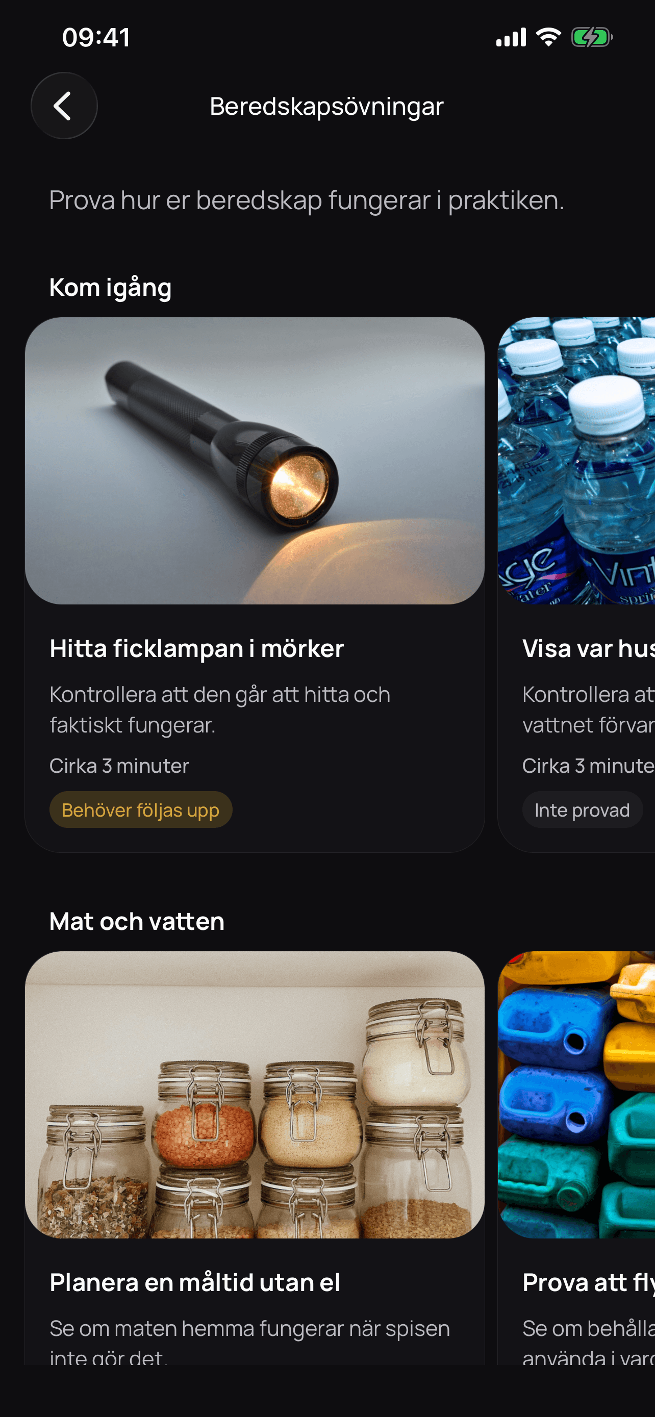 Beredskapsövningar i Hemberedo, bland annat att hitta ficklampan i mörker
